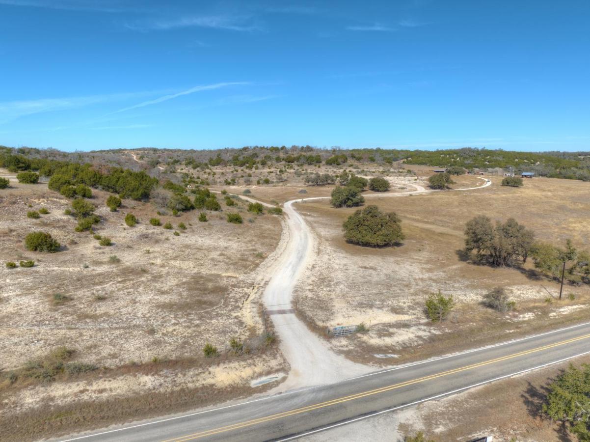 Ohana Ranch Cabin - 12 Minutes To Historic Main St Fredericksburg Bagian luar foto