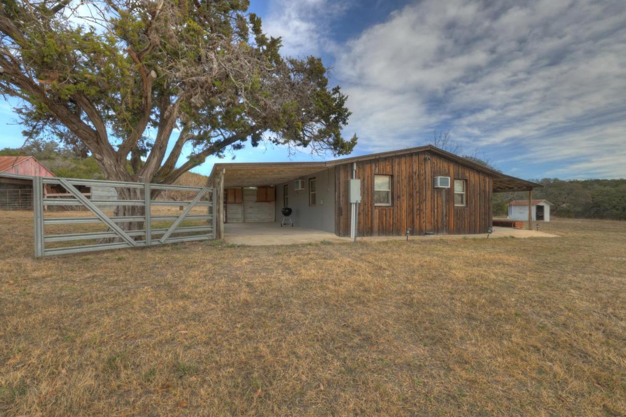 Ohana Ranch Cabin - 12 Minutes To Historic Main St Fredericksburg Bagian luar foto