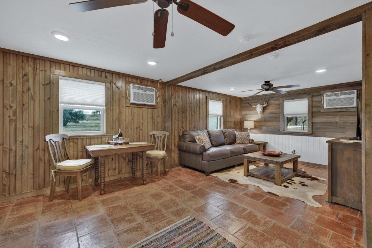 Ohana Ranch Cabin - 12 Minutes To Historic Main St Fredericksburg Bagian luar foto