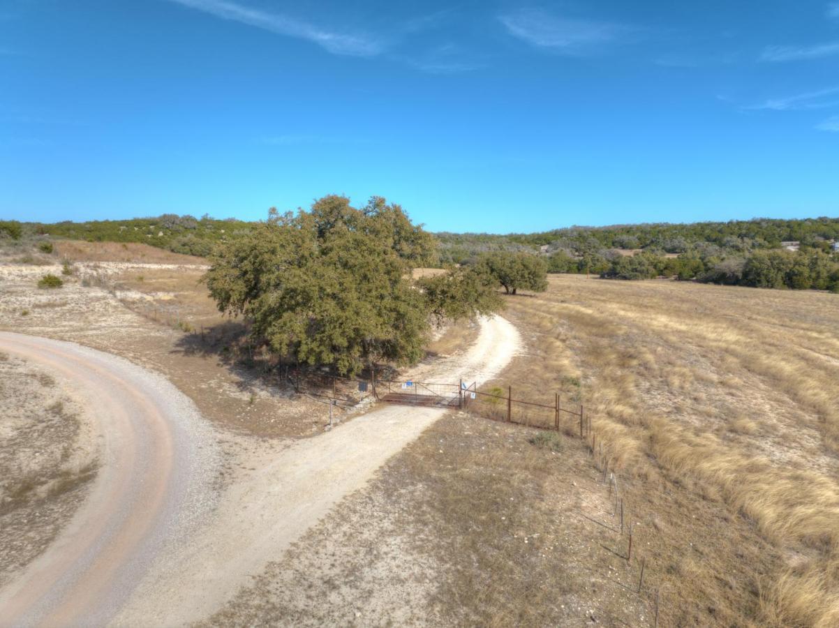 Ohana Ranch Cabin - 12 Minutes To Historic Main St Fredericksburg Bagian luar foto